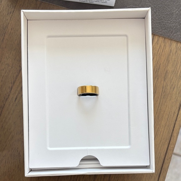 Ultrahuman Bionic Gold Wearable Ring - Picture 3 of 6